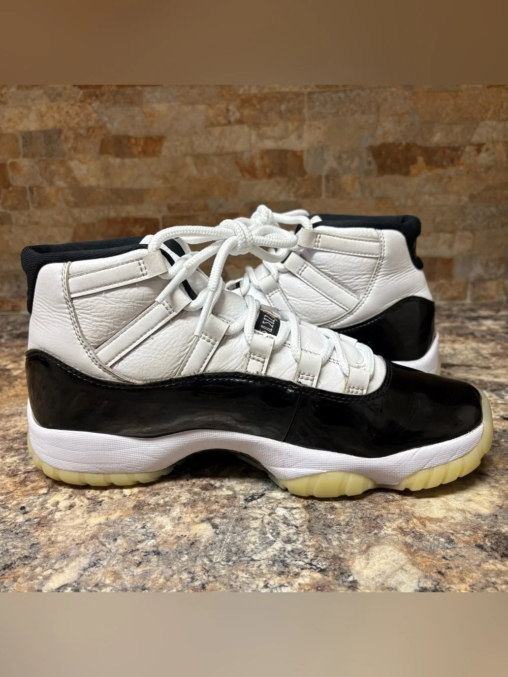 Air Jordan 11 Retro Gratitude White Metallic Gold Black Size 8.5